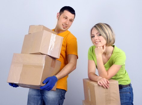Moving team providing packing and unpacking support in London
